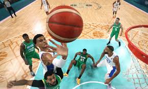 虚惊一场，库里手指受伤重返赛场14投6中得到14分5篮板5助攻