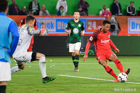 开场闪击，艾特-努里外围凌空抽射弹地球破门，狼队1-0